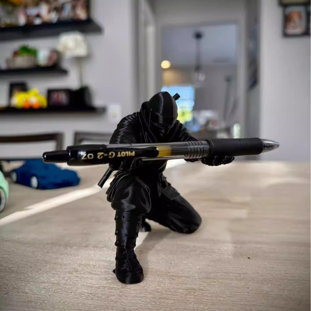 Stationery Office - Porte-stylo Ninja imprimé en 3D, support
